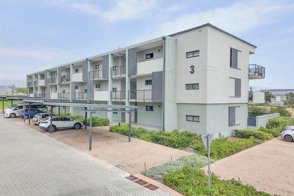 Located within the secure Somerset Lakes Estate in Somerset West, this modern two-bedroom, two-bathroom apartment in Brookdale offers a ...