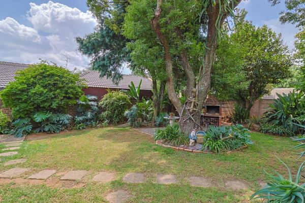 OWNER ASKING R1 290 000 - OFFERS FROM 1 099 000
This free standing home presents a ...