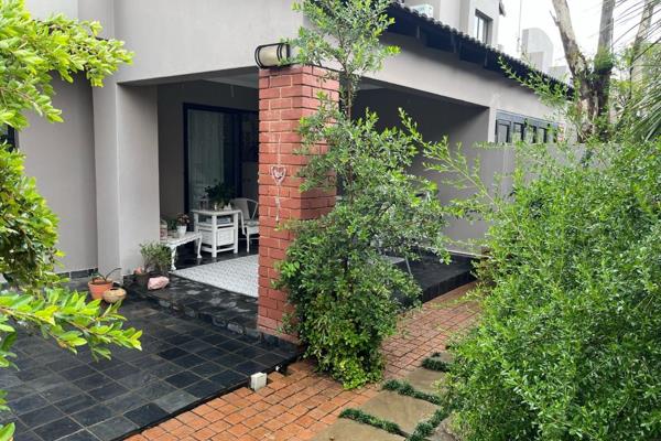 3 BEDROOM DUPLEX IN SECURE ESTATE

This spacious three-bedroom duplex unit is situated in a secure Estate in Fourways

The modern open ...