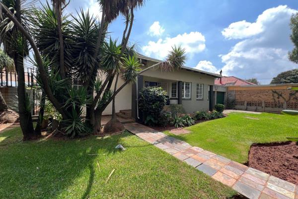 This corner stand property with 2 entrances is ideal for investor or a large family;
Main house;
-Lounge
-3 bedrooms
-2 ...