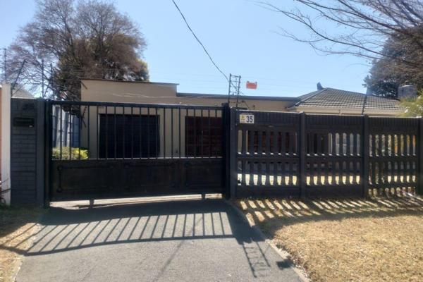 Main House Features:

3 spacious bedrooms
2 full bathrooms
Large lounge
Large dining ...