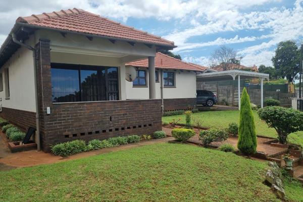 Imagine coming home to this charming corner property, nestled above road level on a spacious 684 square meter plot. From the moment you ...