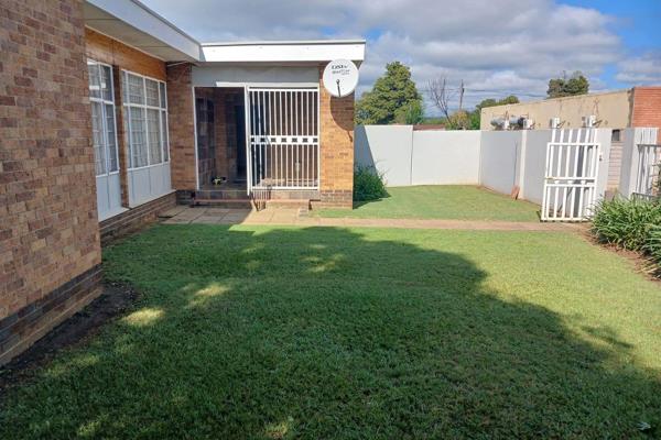 Live auction 10 April 2025! Bidding to start from R1,500,000! 

This property boasts a ...