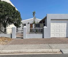 House for sale in Strandfontein