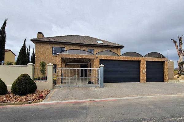 A lease for 12 months minimum is available.

This house is located in Wellington, in the suburb of Ranzadale, near schools for ...