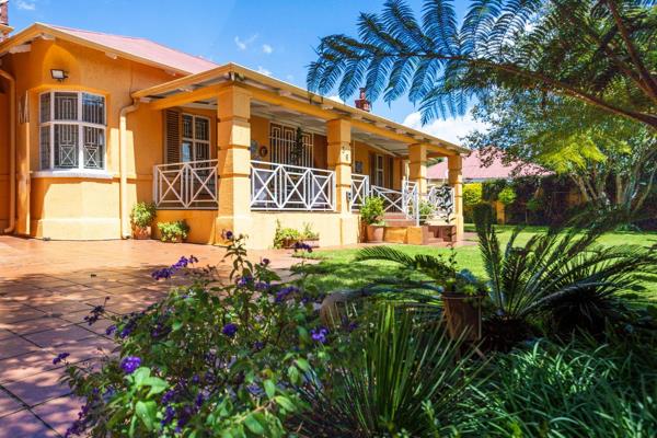 Located on a sought after street in Auckland Park away from the hustle and bustle, this exquisite 3-bedroom residence combines timeless ...