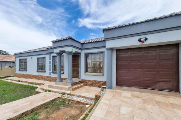 Welcome to your new home at Cosmo City, nestled in the serene neighborhood of Cosmo City, Gauteng, South Africa. This exquisite ...