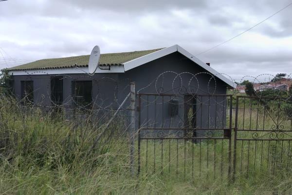 Two bedroom house in for sale in Eastern Cape. Great opportunity for a small family looking to move into their own home.

2 Bedrooms 
1 ...