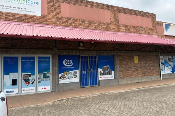 This spacious 365m2 industrial retail unit is ideally situated in the thriving area of Red Hill, Durban North. Perfect for a wide range ...