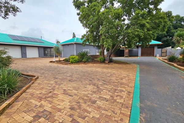 This lovely family home with a big yard offers:
&#186; 3 Bedrooms - Aircon
&#186; 2 Bathrooms
&#186; Kitchen - Gas Stove
&#186; ...