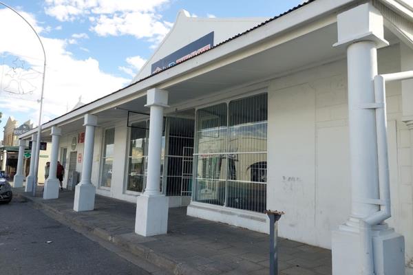 --- Floor - 350 square meter ---

Located on the Main Road in Graaff-Reinet’s bustling ...