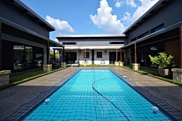 This Ultra-Modern Property Offers:

5 Spacious Bedrooms
4 Bathrooms
Main Bedroom has an Outside Shower
Guest Bathroom
Separate ...