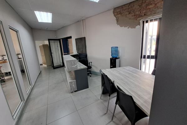 Location: Ismini Office Park, near Cycad Shopping Centre &amp; Sasol Filling Station
Availability: Immediately
Office Features:
3 ...