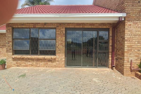 7 Neat  40sqm offices and 480sqm Venue to Rent in Noordheuwel. Lots of parking in a neat environment.
6 Offices  = 40sqm = R8 000.00
1 ...