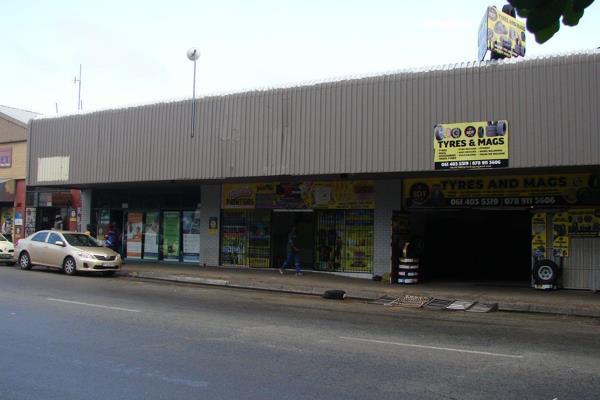 Retail property • fully let • corporate disposal
long standing tenants • top investment ...