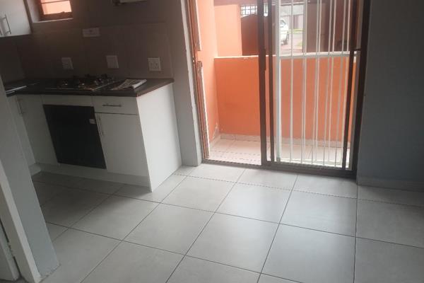 Southdale Johannesburg South Bachelor cottage for rent.
Rent: R 4,000 Excluding Prepaid Electricity. 
Deposit: R 4,000. 
Ideal for a ...