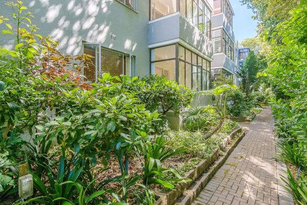 Nestled in the suburb of Newlands this apartment provides ultimate convenience to all leading schools as well as the University ...