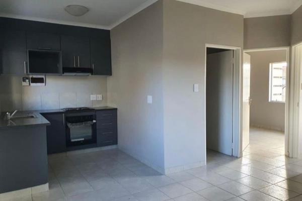 2 Bedroom flat at Waterberry Heights.
24 Hour Security with Access controll. Prepaid electricity.

Available from 1 April ...