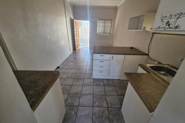 1 Bedroom, one bathroom, open plan kitchen and lounge
Electricity and water included