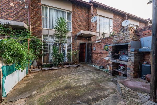 Absolutely get your money&#39;s worth with this delightful unit! Boasting three spacious ...