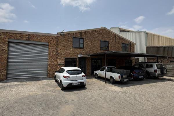 Take advantage of the chance to acquire this immaculate 400m2 warehouse, which is well ...