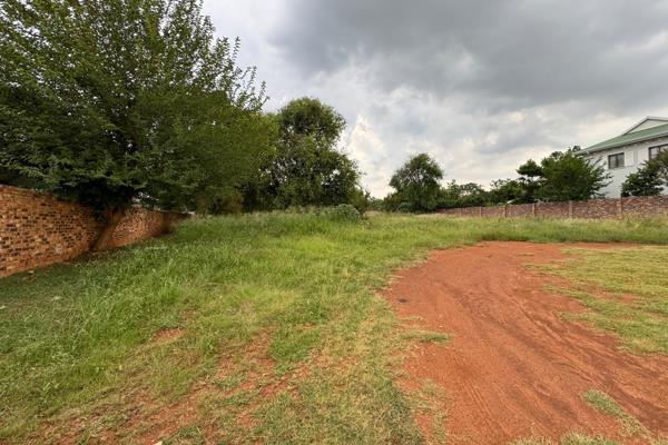 Discover the perfect opportunity to build your dream home in the heart of the exclusive Silver Lakes Golf Estate. This 1,350m&#178; ...