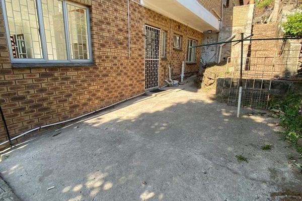 Legacy Real Estate Group presents you with this 2 bedroom garden cottage for rent in Caversham Glen. This property is situated close to ...