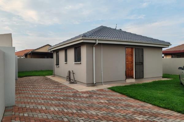 Welcome to this stunning home in Crystal park
It boasts of the following:
2 well sized bedrooms
1 bathroom
An open plan Lounge and ...