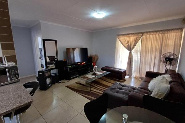 This unite is located in the very popular Karee View Estate, lots of place for the kids ...