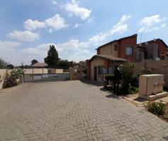 Townhouse for sale in Ravensklip