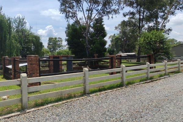 Available Immediately.
Experience tranquil farm style living.
An enclosed property with a few neighbours
This cosy cottage ...