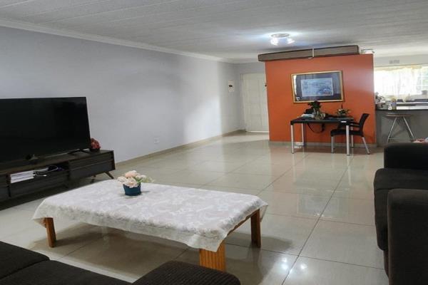 Introducing a bright and spacious 2 bedroom 2 bathroom apartment for Sale in Sandton. ...