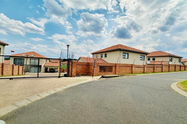 This lovely lifestyle living townhouses consist of open plan 
kitchen, lounge. Three bathrooms, three bathrooms and ...