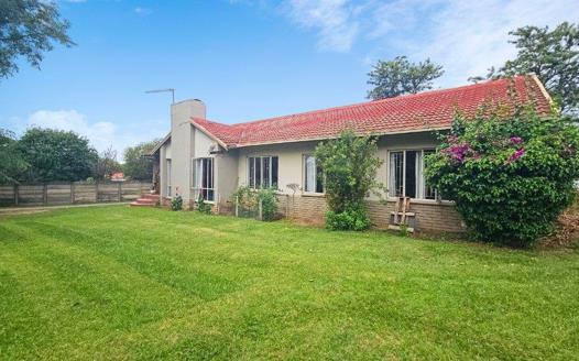 3 Bedroom House for sale in Huttenheights