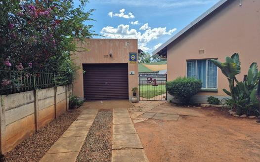 3 Bedroom House for sale in Stilfontein Ext 4