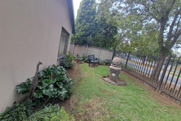 This property is situated near Fakkel Primary School and Sasolburg Highschool.

Property consist of:
4 Bedrooms with lots of build ...