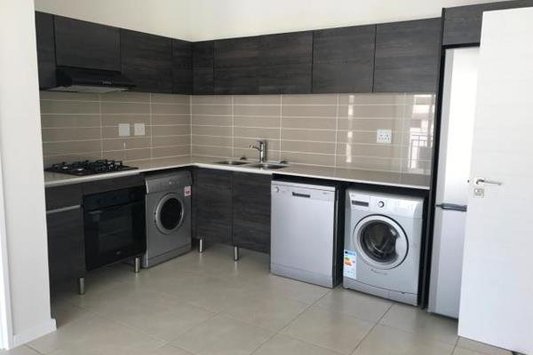 1 bedroom this lovely modern top floor apartment in the heart of Modderfontein.

Lovely ...