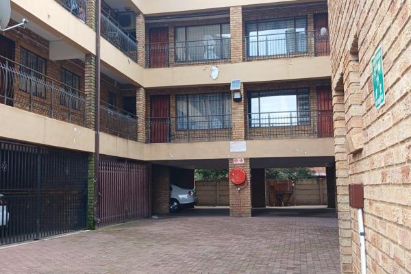 This cosy Apartment is offering:
Two well sizes  Bedrooms
One Bathroom
Open Plan ...