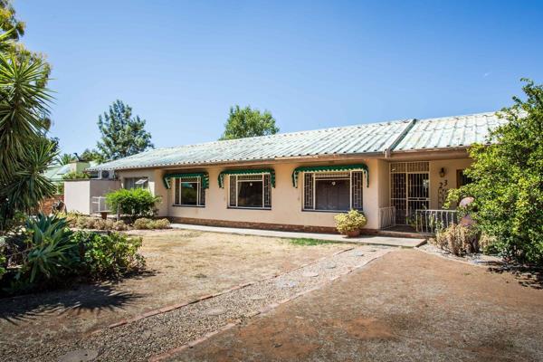 Nestled in a desirable Oudtshoorn neighborhood, this spacious 4-bedroom, 3-bathroom home offers a fantastic opportunity for a family ...