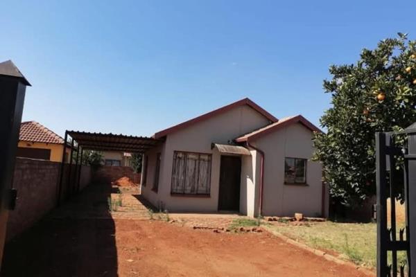 Welcome to your future home in the vibrant community of Soshanguve XX B1! This charming property offers a comfortable and convenient ...