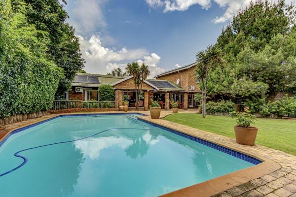 Stunning 5 bedroom home with all the bells and whistles!

Offering all the aspects important to our South African lifestyle - open plan ...