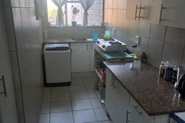 1st Floor, 1 Bedroom (BIC) apartment in Parow
Close to shops and public transport
Lounge, Kitchen &amp; Bathroom (no shower)
Large ...