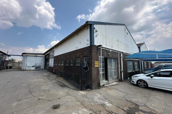 Industrial unit to let in Anderbolt with easy access to the N12 and Atlas Road.

This ...