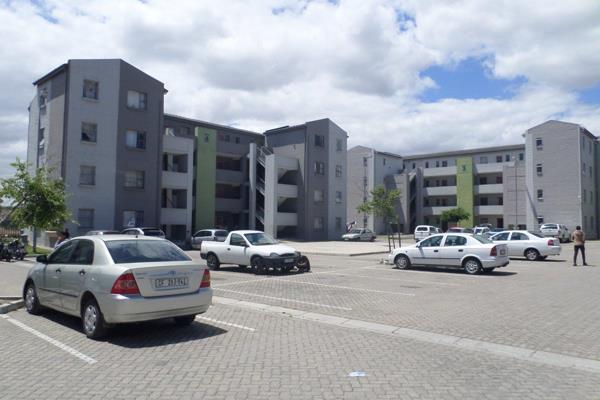 Stunning ground floor 2-bedroom apartment at Mountain View Heights in Scottsdene, Kraaifontein

The apartment offers 2 large ...