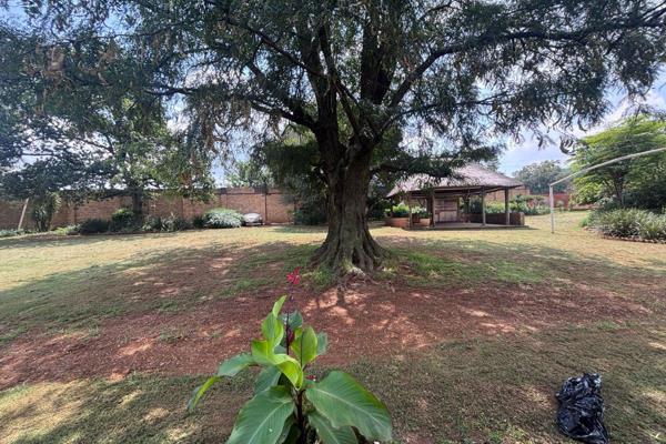 Situated close to Ontdekkers Road this property has so much to offer:
Land Size 1.3 hectares;
Currently operating as a bed and ...