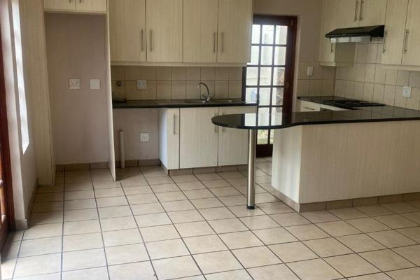 Nestled in the tranquil and leafy suburb of Kensington, Johannesburg, this cozy 1-bedroom cottage offers the perfect blend of comfort ...