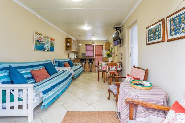 This little home is located in the heart of Sandbaai, a charming coastal town. It offers ...