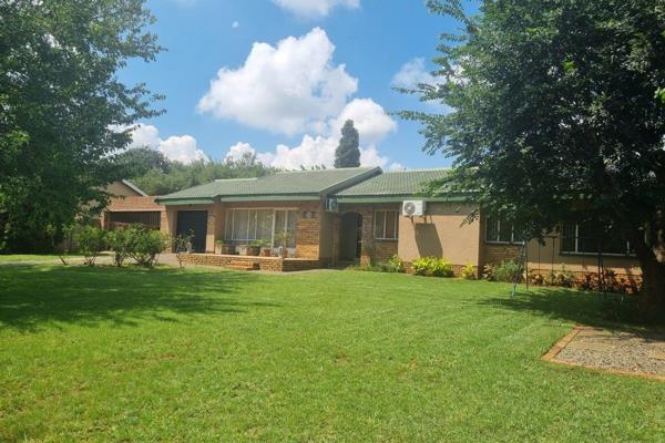 Nestled in the peaceful and secure neighborhood of Vaalpark, this beautiful modern 5-bedroom home offers the perfect blend of comfort ...