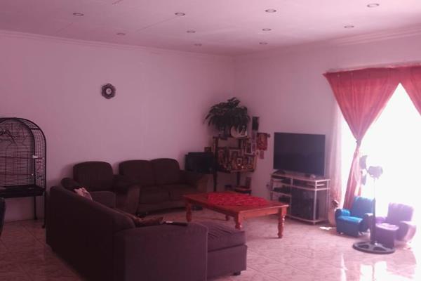 Spacious 3 Bedroom 3 Bathroom (All Ensuite) House To Let in Erasmia
Prepaid Lights &amp; Water
The kitchen is modern, airy and light ...