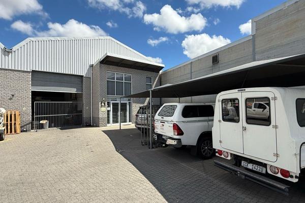 This well-maintained 650m2 open-plan warehouse, located at Unit 5, 3 Tee Jay Street in ...